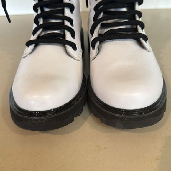 Sorel Lennox Lace Boots NWOT - Picture 8 of 10